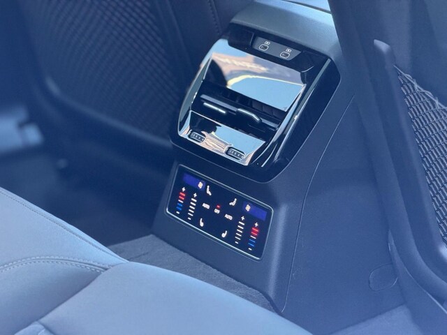 Audi A6 Avant Quattro S-Tronic