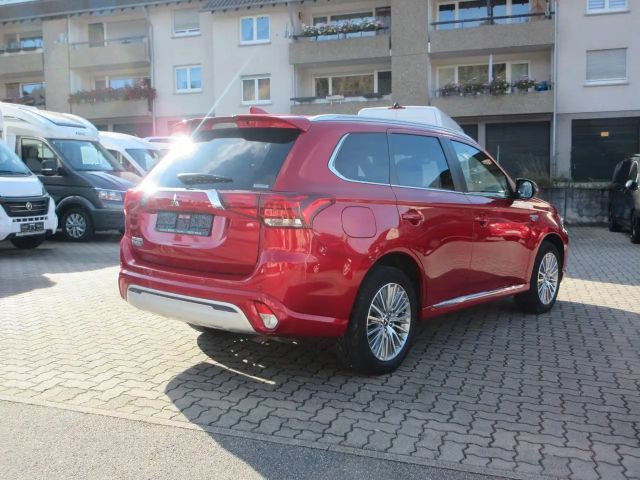 Mitsubishi Outlander Top