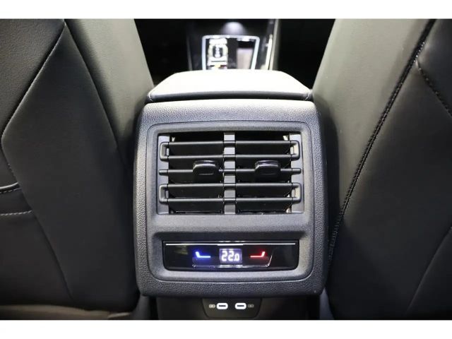 Volkswagen Golf 2.0 TDI DSG Golf VIII R-Line