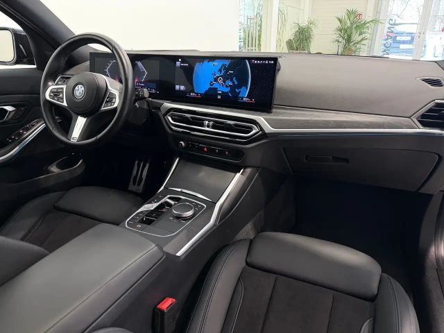 BMW 330 330e M-Sport xDrive