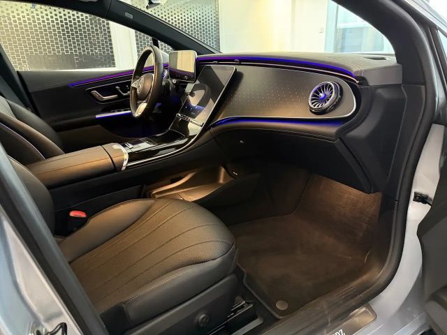 Mercedes-Benz EQE 300 Sedan