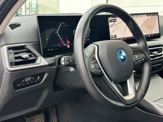 BMW 330 330e xDrive