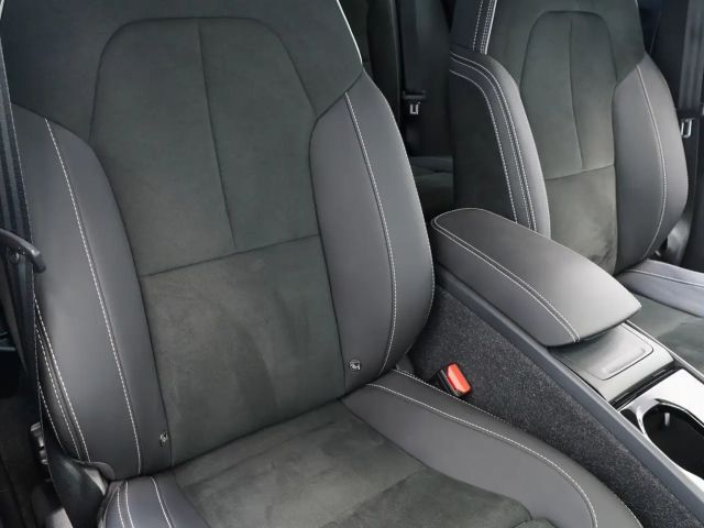 Volvo XC40 Core Recharge