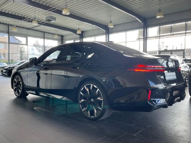 BMW 520 520d M-Sport Sedan