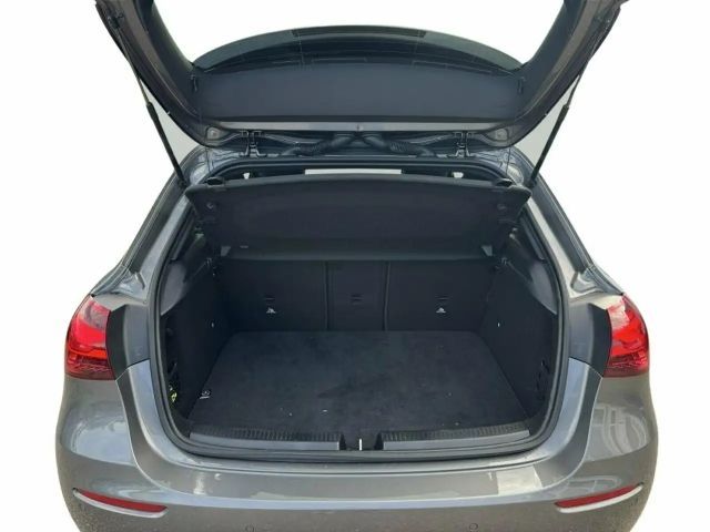 Mercedes-Benz A 180 W-Paket PDC SHZ SpurH LED LM AUT AHK KAM