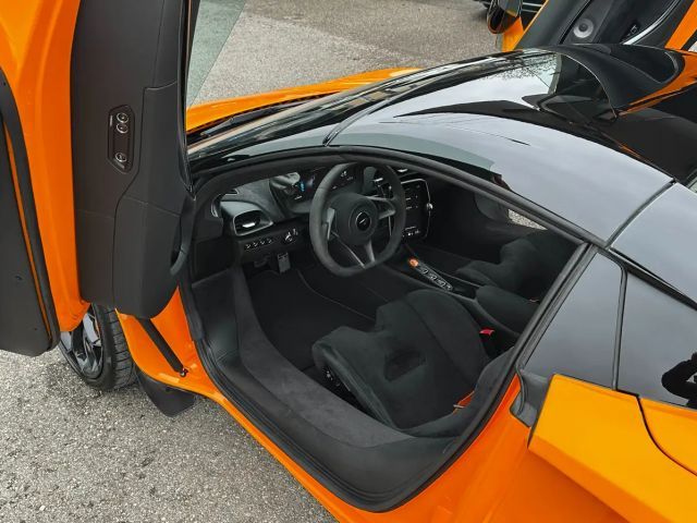 McLaren Artura Spider