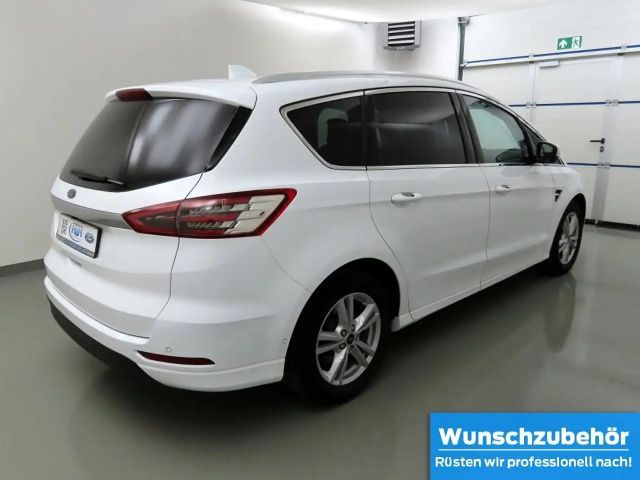 Ford S-Max Titanium