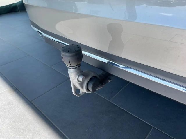 Mercedes-Benz C 200 AVANTGARDE Sedan