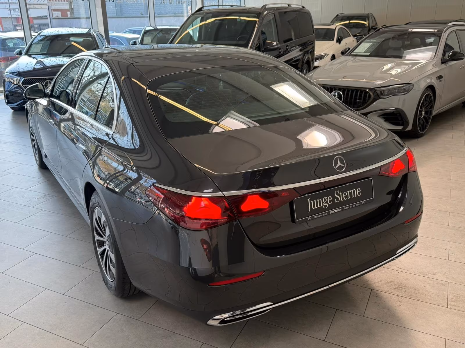 Mercedes-Benz E 220 E 220 d Sedan