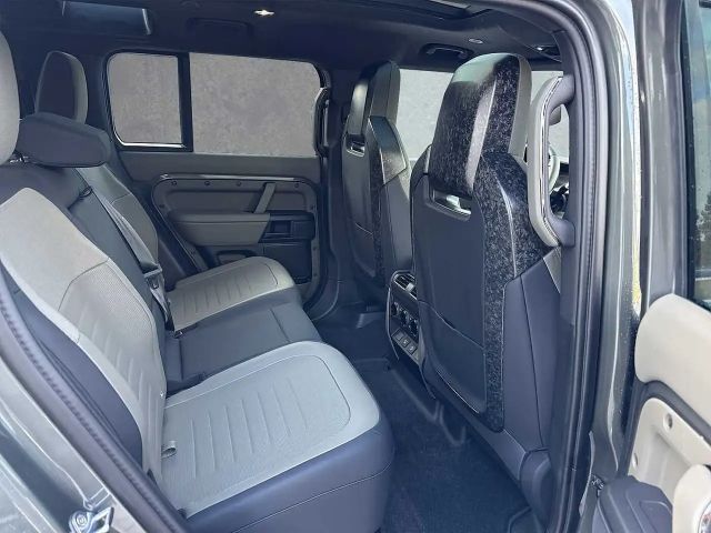 Land Rover Defender 110