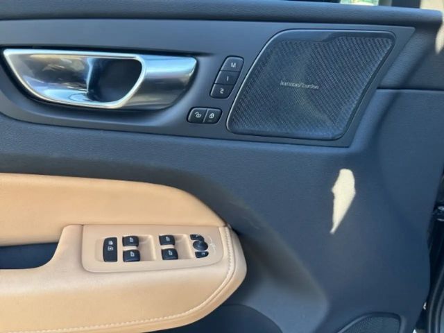 Volvo XC60 Dark Plus