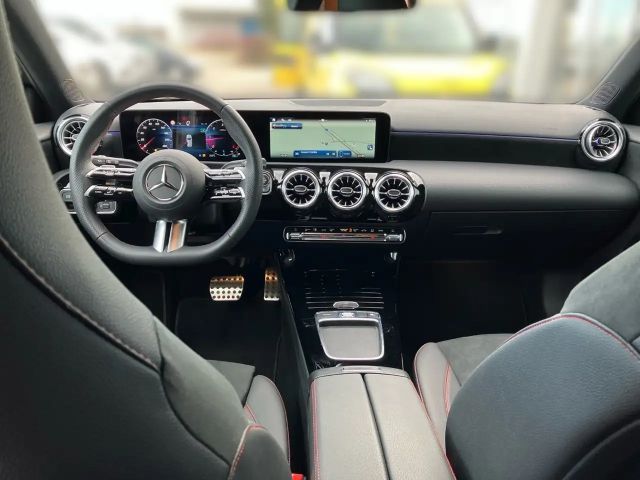 Mercedes-Benz A 180 A 180 d AMG Line