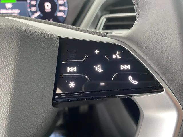 Audi Q4 e-tron Audi Q4 45 e-tron