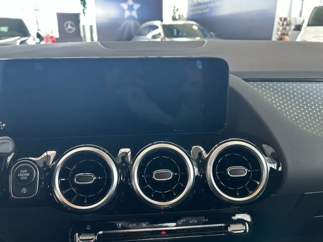 Mercedes-Benz B 180 B 180 d Progressive Sedan