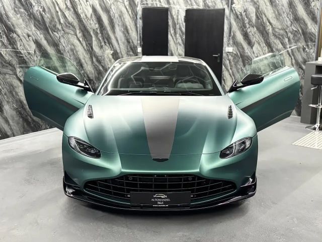 Aston Martin Vantage V8