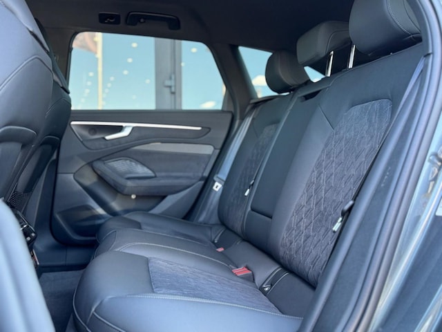 Audi A6 Avant Quattro S-Tronic