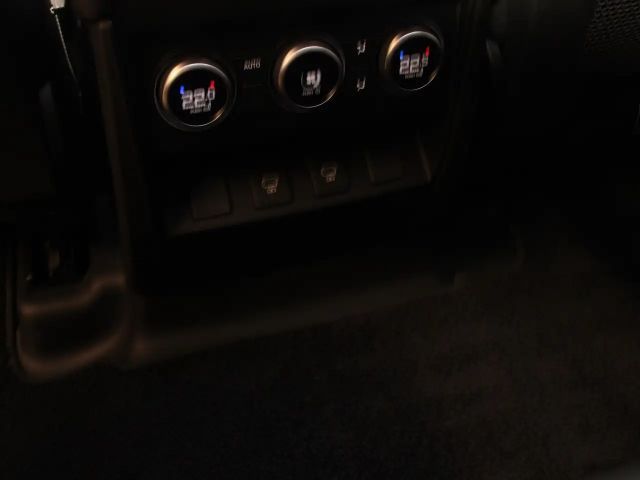 Land Rover Defender D300 Dynamic HSE