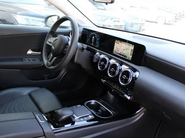 Mercedes-Benz A 180 A 180 d