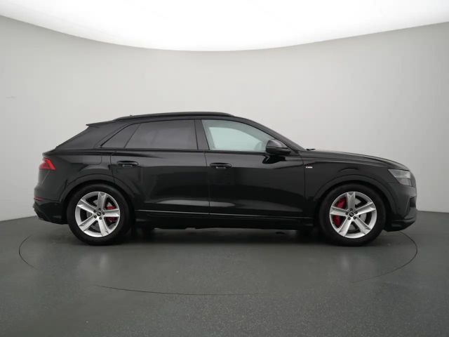 Audi Q8 S-Line