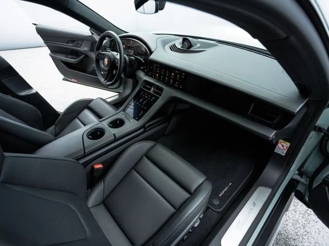 Porsche Taycan 4 Cross Turismo