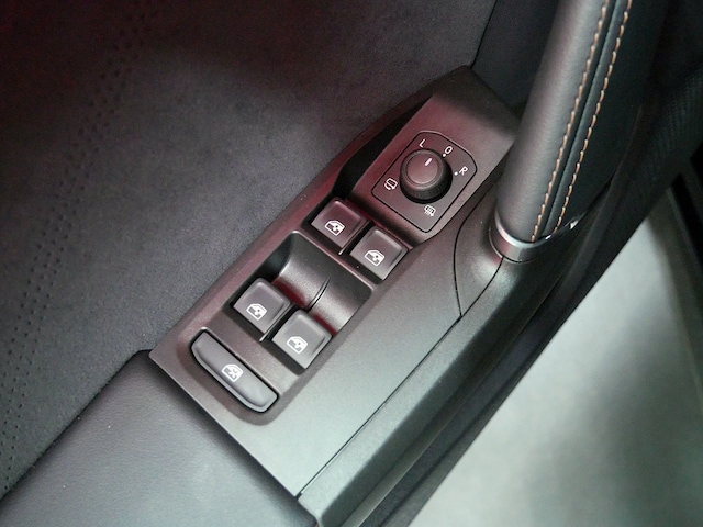 Cupra Leon Leon 1.5 eTSI  PDC SHZ KAMERA NAVI AHK ACC LED