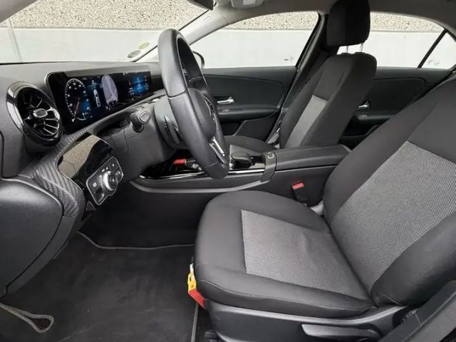 Mercedes-Benz A 180 A 180 d