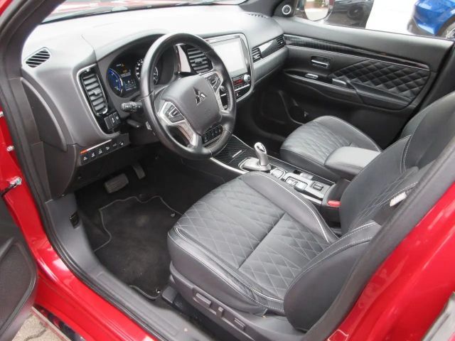 Mitsubishi Outlander Top