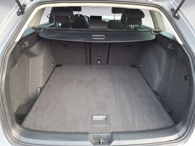 Volkswagen Golf Life Variant