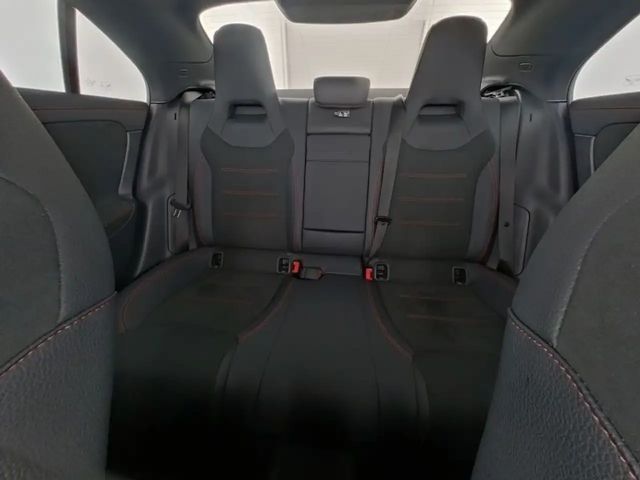 Mercedes-Benz CLA 180 AMG Line Coupé