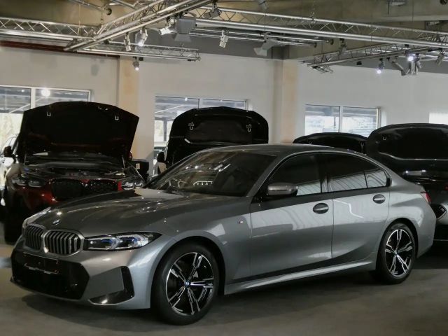 BMW 320 320i M-Sport Sedan