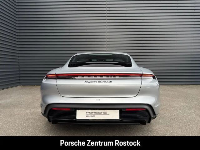 Porsche Taycan S Turbo