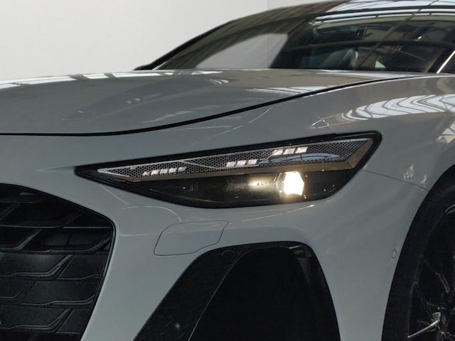 Audi A6 Avant Quattro S-Tronic