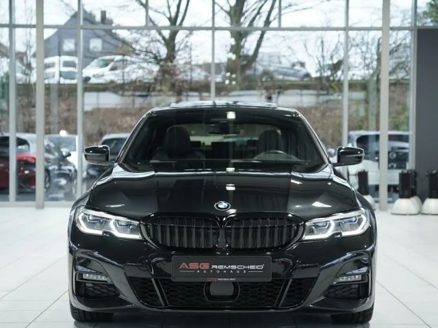 BMW 330 330d M-Sport Sedan