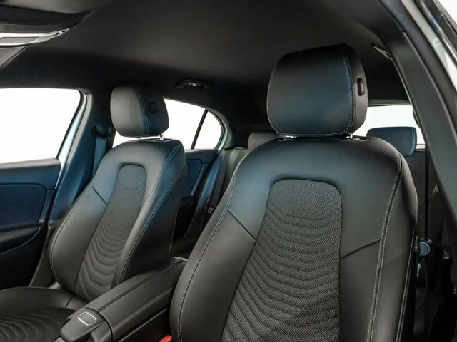 Mercedes-Benz A 180 A 180 d Style