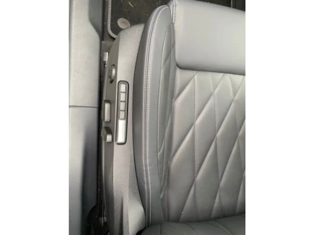 Ford Explorer Premium RWD