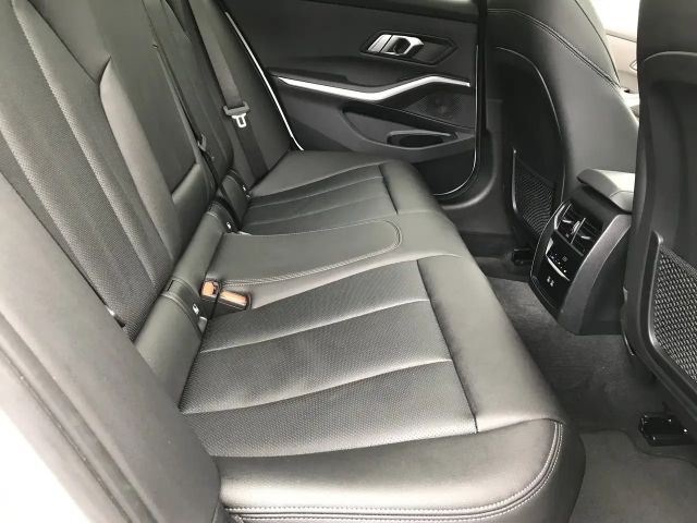 BMW 320 320d 320e M-Sport Touring