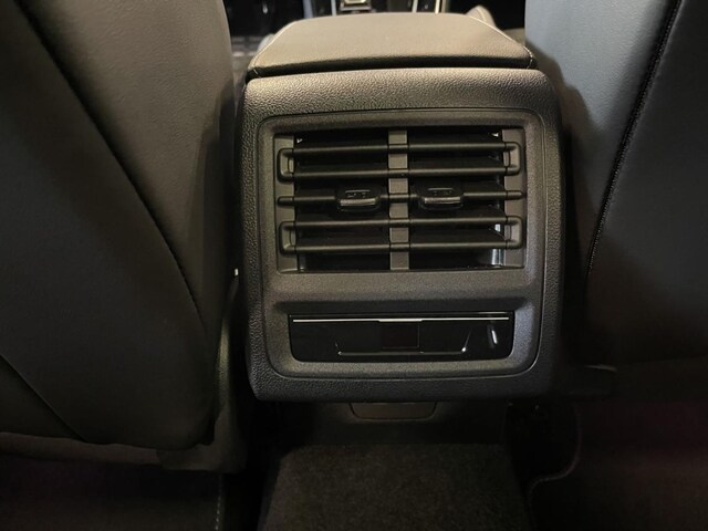 Volkswagen Golf 1.5 eTSI DSG R-Line Variant