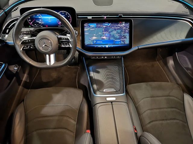 Mercedes-Benz E 200 AMG Line Sedan