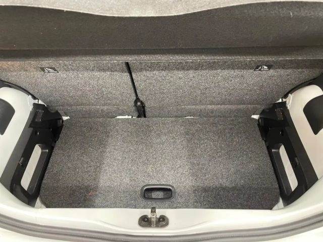 Volkswagen up! 1.0 KLIMA DAB+ ESP ZV ABS GANZJAHRESREIFEN