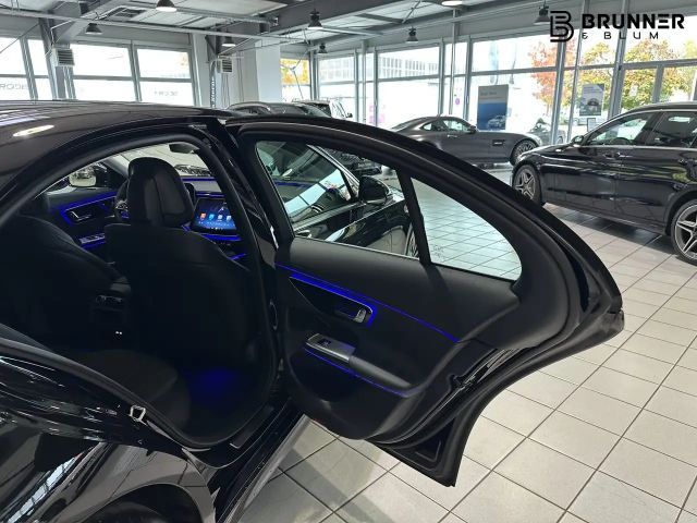 Mercedes-Benz E 200 AVANTGARDE Sedan