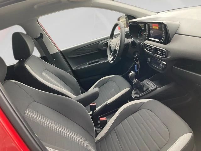 Hyundai i10 GO Plus 1,0 MT a5bu1 Schwarzes Dach