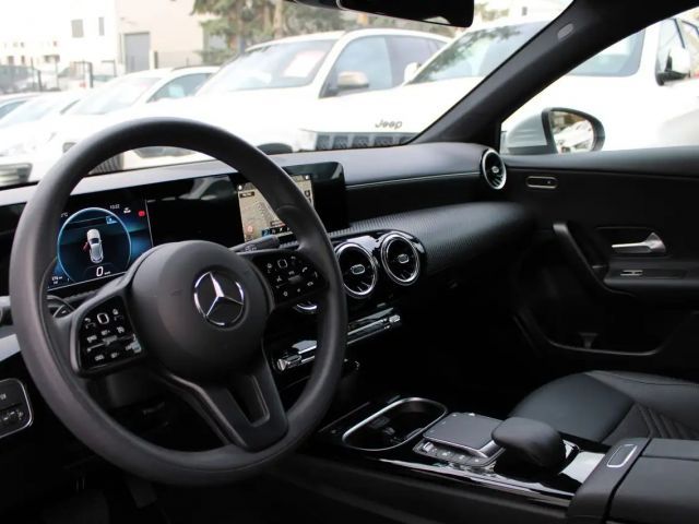 Mercedes-Benz A 180 A 180 d