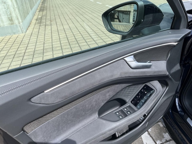 Audi A6 Avant Quattro S-Tronic