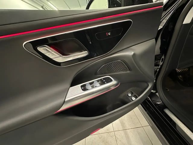 Mercedes-Benz E 300 E 300 e Sedan