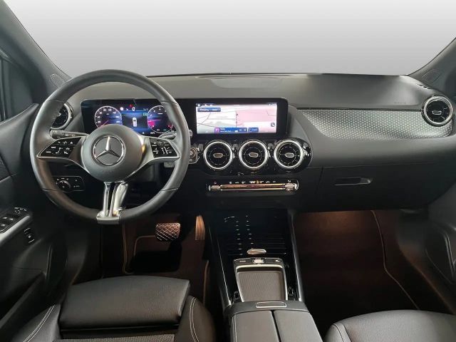 Mercedes-Benz B 200 Progressive Sedan