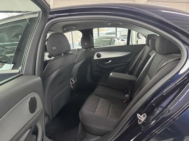 Mercedes-Benz E 220 AVANTGARDE E 220 d Sedan