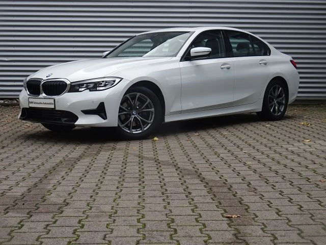 BMW 320 320i Sedan Sport Line
