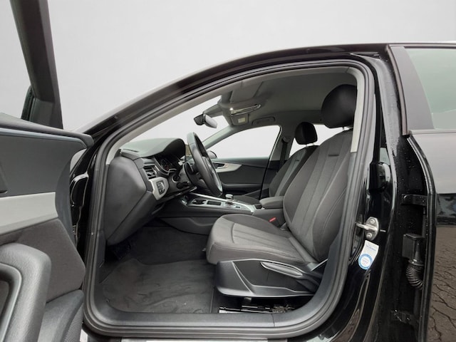 Audi A4 40 TFSI Quattro S-Tronic Sedan