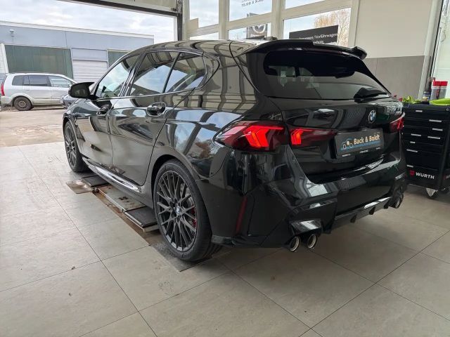 BMW M140i Sedan xDrive