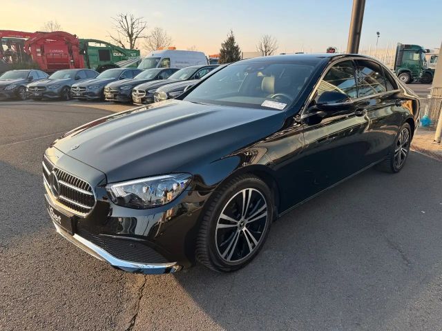 Mercedes-Benz E 220 AVANTGARDE E 220 d Sedan
